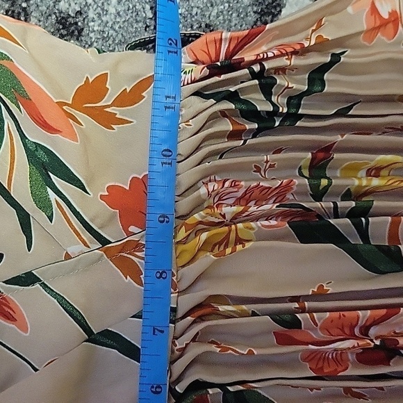 Prettyittlething Floral Dress 2 - Picture 9 of 11